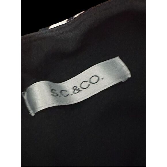 S.C. & Co. Skort Womens Size XS Black White Floral 360 Tummy Stretch Size small - Picture 7 of 8